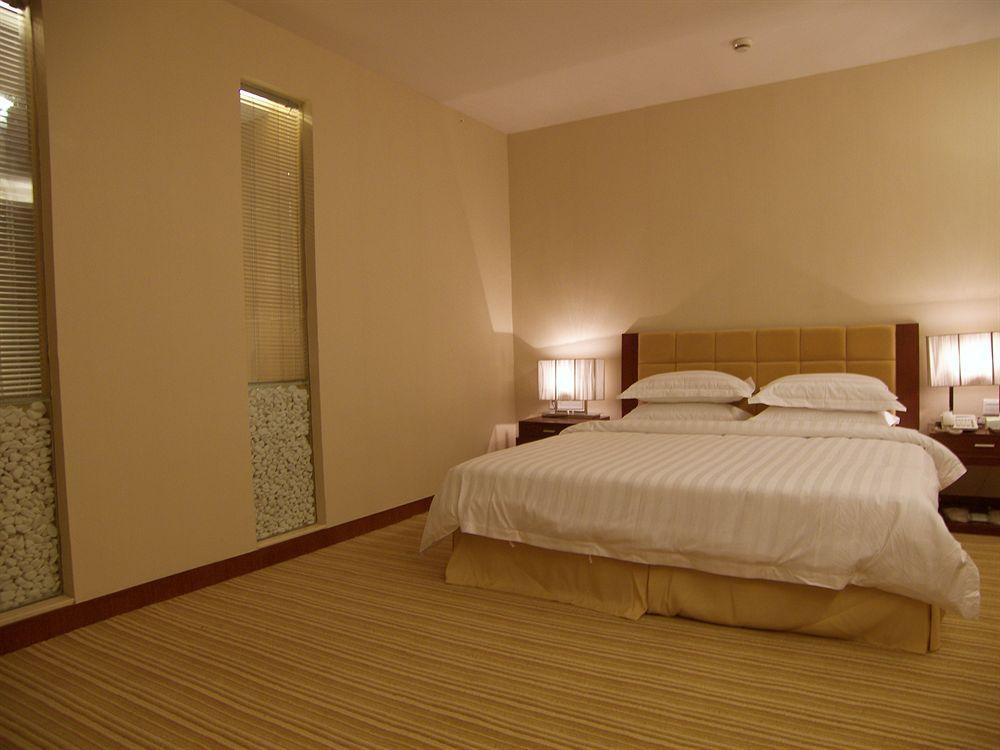 Long Zhou Grand Hotel Kuangcsou Kültér fotó