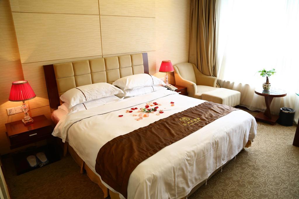 Long Zhou Grand Hotel Kuangcsou Szoba fotó