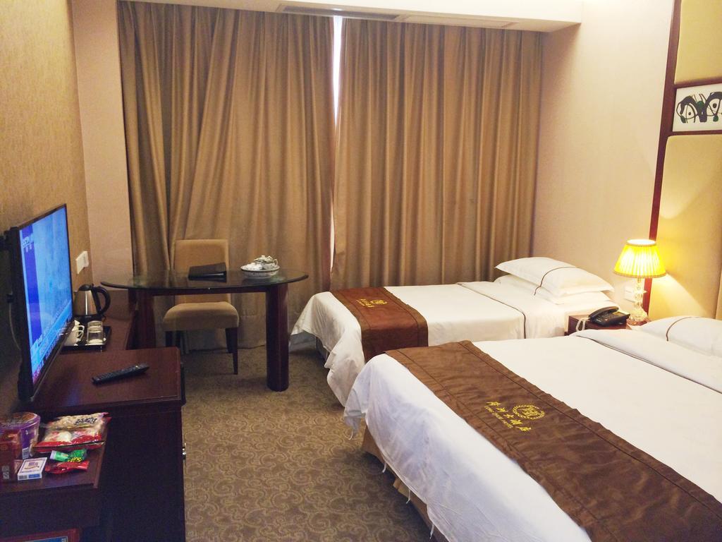 Long Zhou Grand Hotel Kuangcsou Szoba fotó