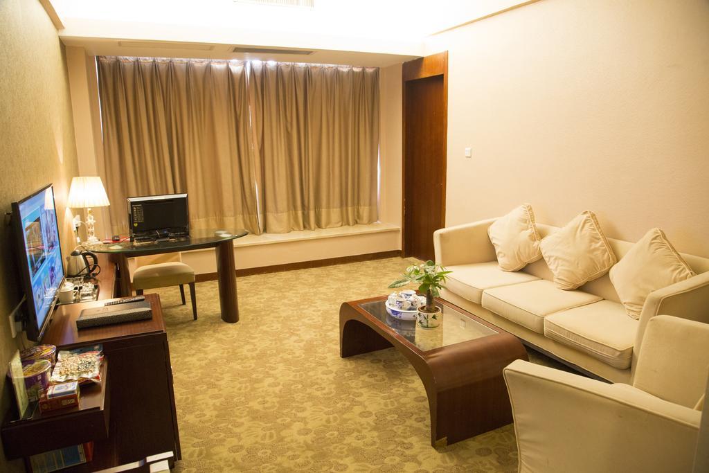 Long Zhou Grand Hotel Kuangcsou Szoba fotó