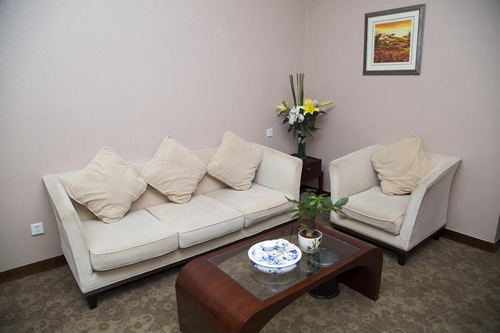 Long Zhou Grand Hotel Kuangcsou Szoba fotó