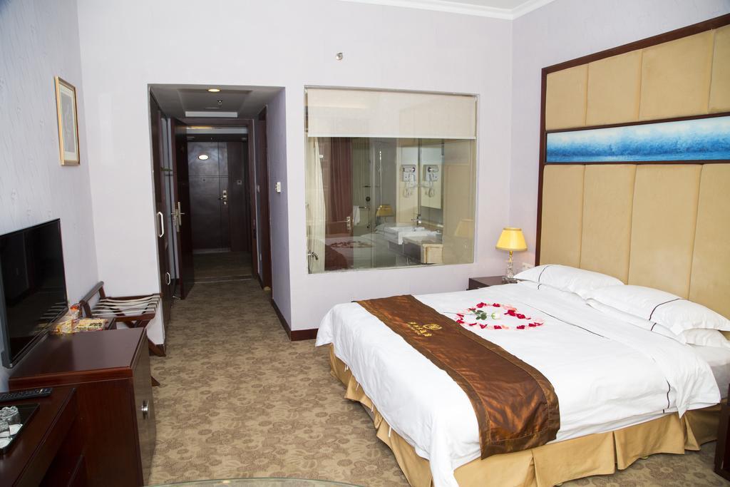 Long Zhou Grand Hotel Kuangcsou Szoba fotó