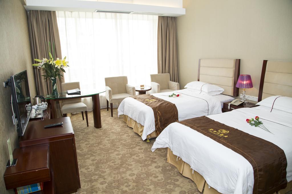 Long Zhou Grand Hotel Kuangcsou Szoba fotó