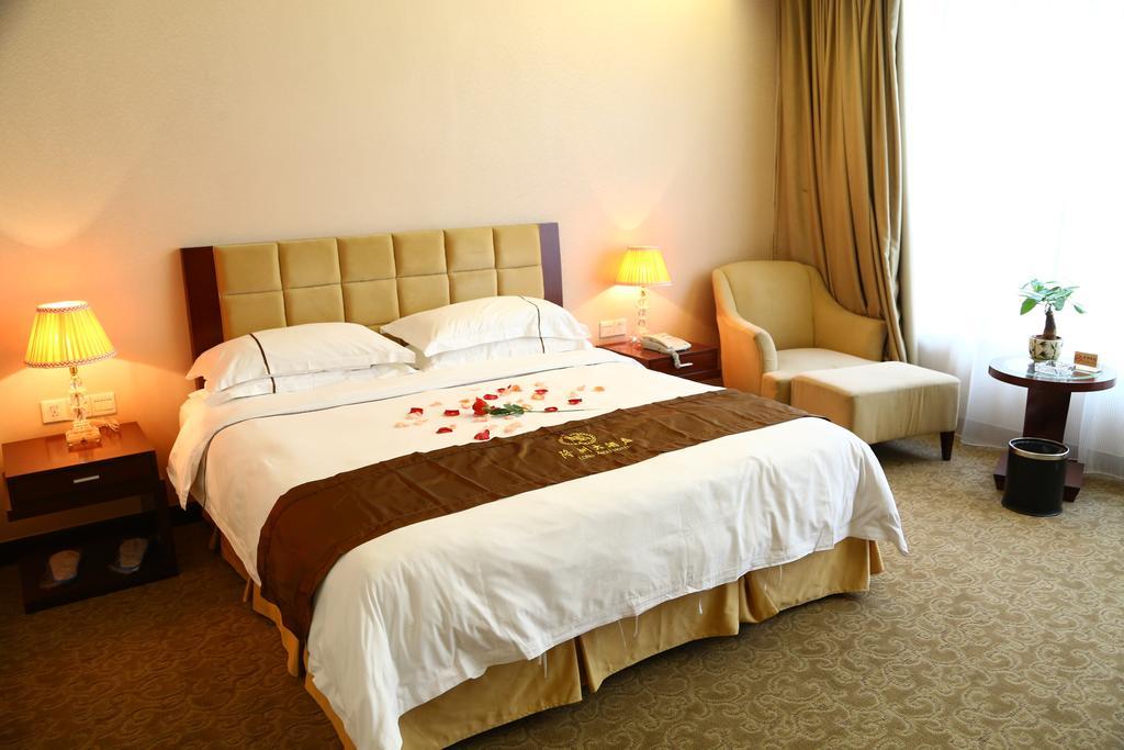 Long Zhou Grand Hotel Kuangcsou Szoba fotó